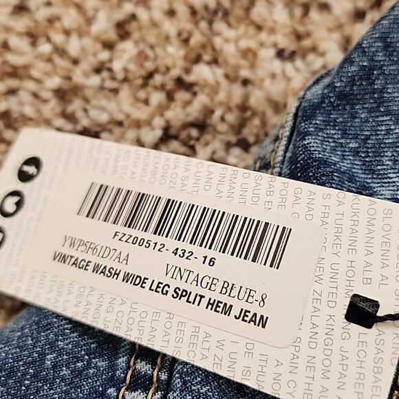 Wide Leg Flare Jeans Size 4 Vintage Wash NWT - Picture 4 of 7